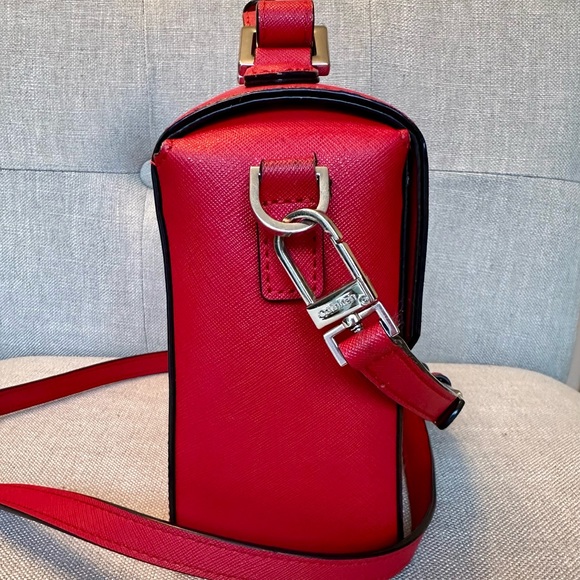 Calvin Klein red like new purse! Roomy and stylish! - Picture 4 of 6